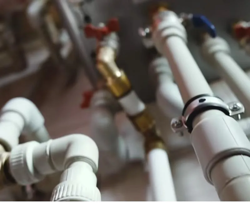 tuberias de agua vivienda color blanco